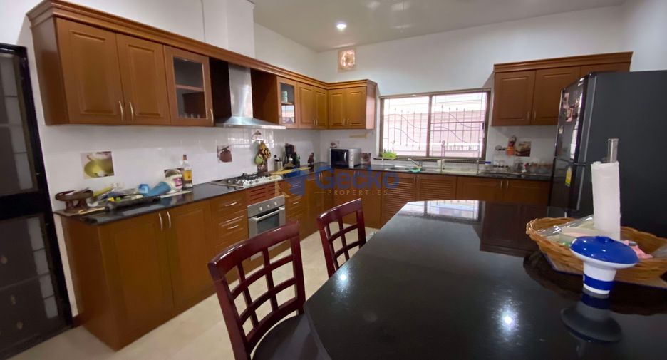 For rent and for sale 4 bedrooms house in Bang Lamung, Chonburi
