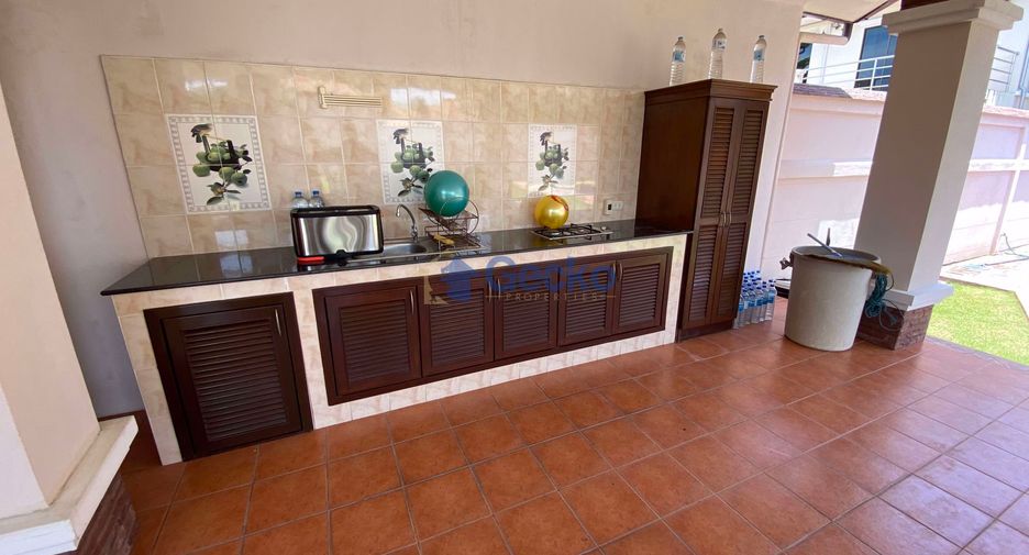 For rent and for sale 4 bedrooms house in Bang Lamung, Chonburi