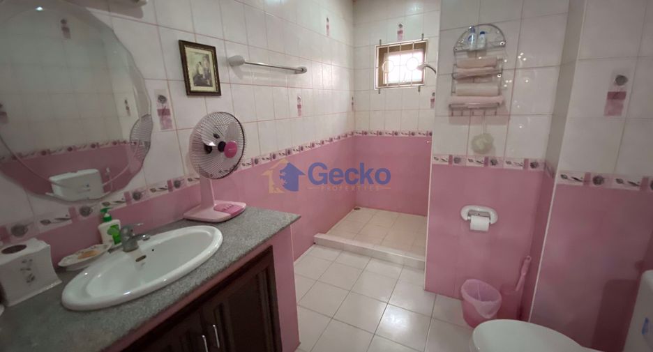 For rent and for sale 4 bedrooms house in Bang Lamung, Chonburi