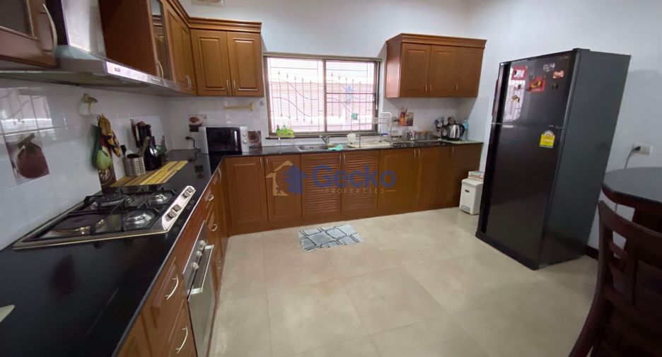 For rent and for sale 4 bedrooms house in Bang Lamung, Chonburi