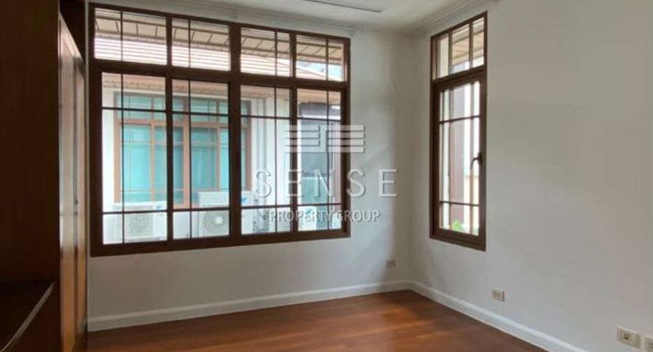 For rent 4 bedrooms house in Pathum Wan, Bangkok