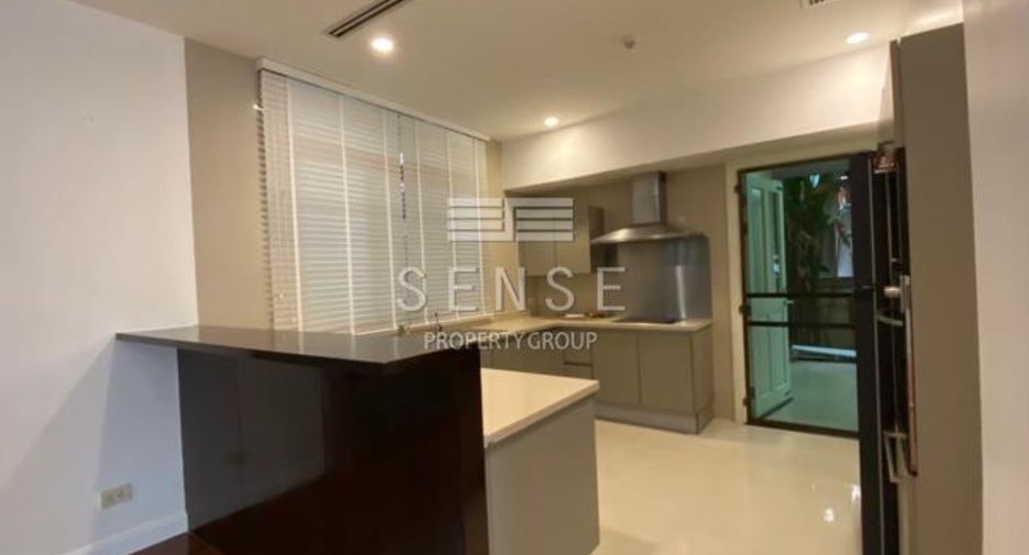 For rent 4 bedrooms house in Pathum Wan, Bangkok