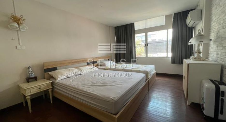 For sale 4 bedrooms house in Bang Rak, Bangkok
