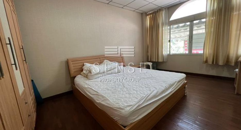 For sale 4 bedrooms house in Bang Rak, Bangkok