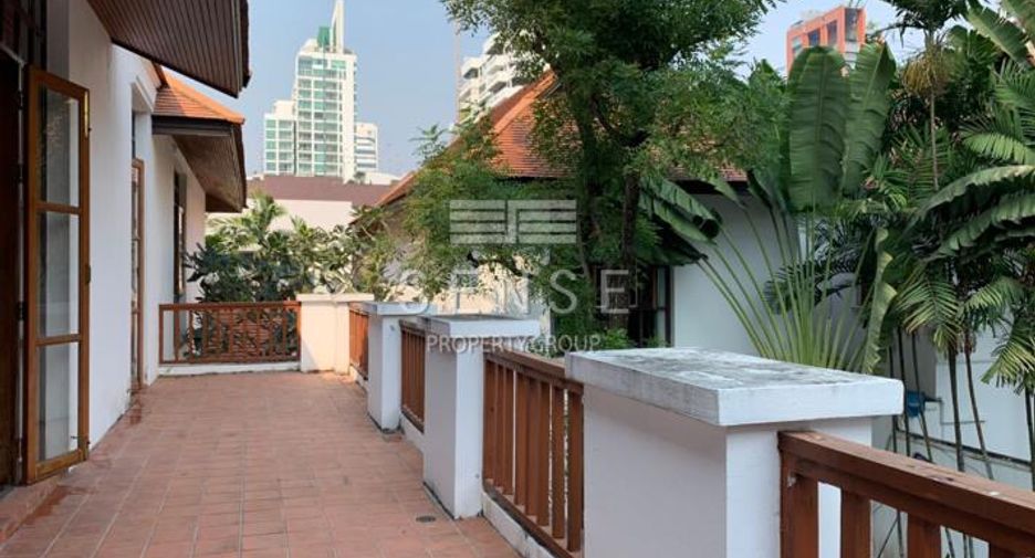 Haus zur Miete mit 5 Zimmer in Khlong Toei, Bangkok