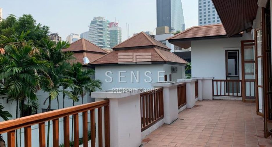 Haus zur Miete mit 5 Zimmer in Khlong Toei, Bangkok