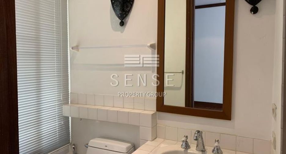 Haus zur Miete mit 5 Zimmer in Khlong Toei, Bangkok