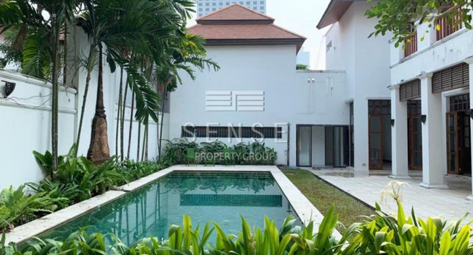 Haus zur Miete mit 5 Zimmer in Khlong Toei, Bangkok