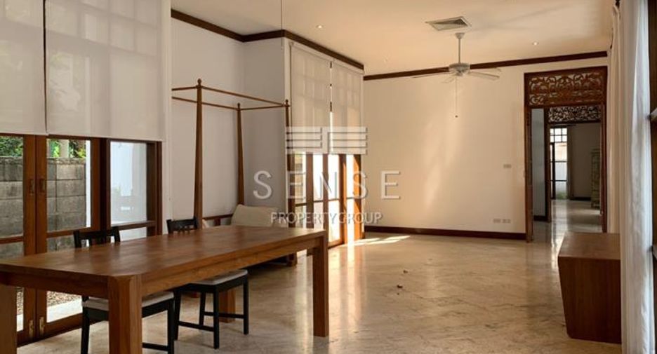 Haus zur Miete mit 5 Zimmer in Khlong Toei, Bangkok