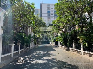For rent 4 bedrooms house in Khlong Toei, Bangkok