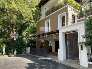 For rent 4 bedrooms house in Khlong Toei, Bangkok