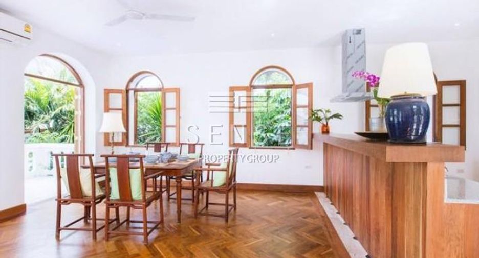 For rent 4 bedrooms house in Phra Khanong, Bangkok