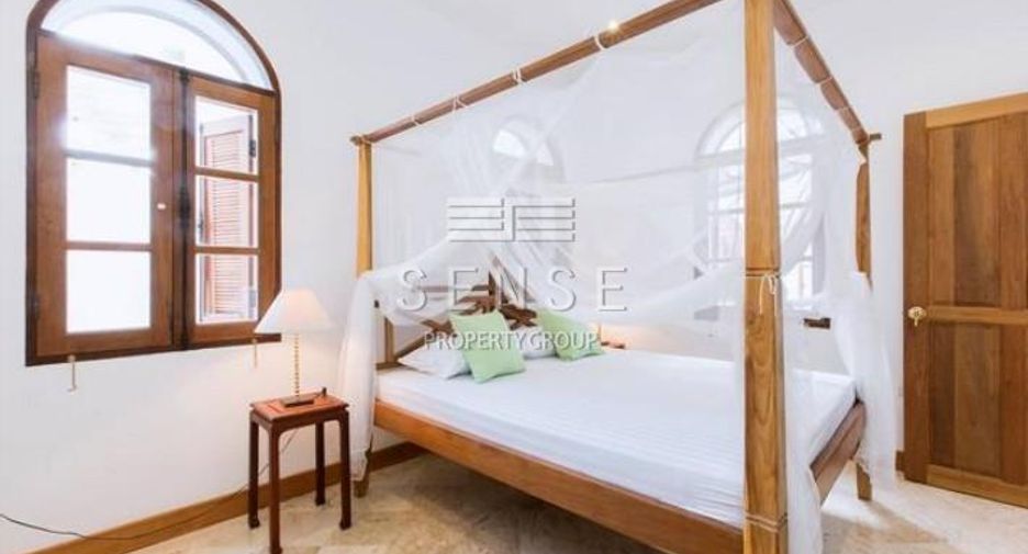For rent 4 bedrooms house in Phra Khanong, Bangkok
