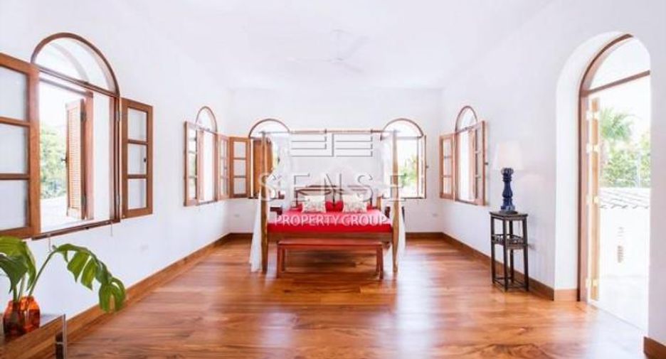 For rent 4 bedrooms house in Phra Khanong, Bangkok