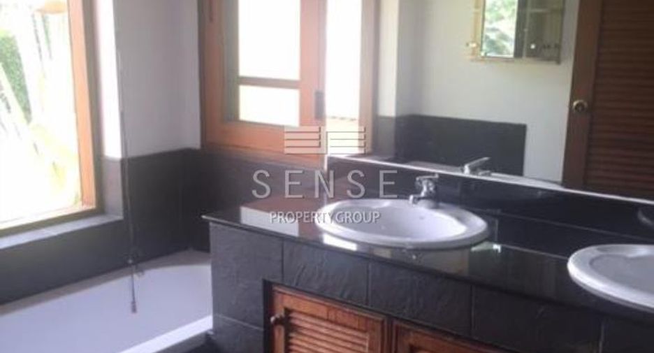 For rent 4 bedrooms house in Suan Luang, Bangkok