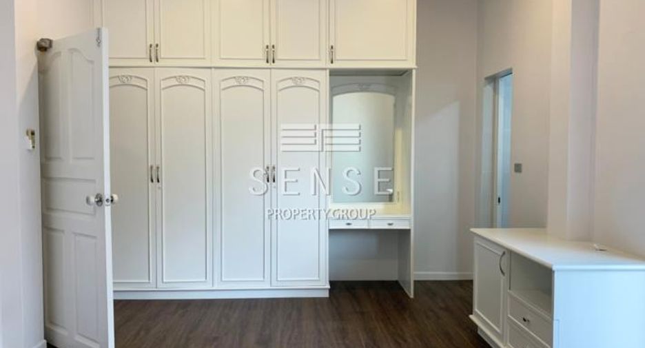 For rent 5 bedrooms house in Khlong Toei, Bangkok