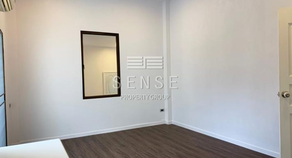 For rent 5 bedrooms house in Khlong Toei, Bangkok