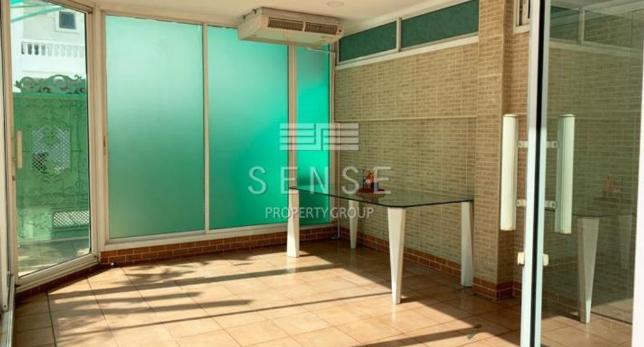 For rent 5 bedrooms house in Khlong Toei, Bangkok