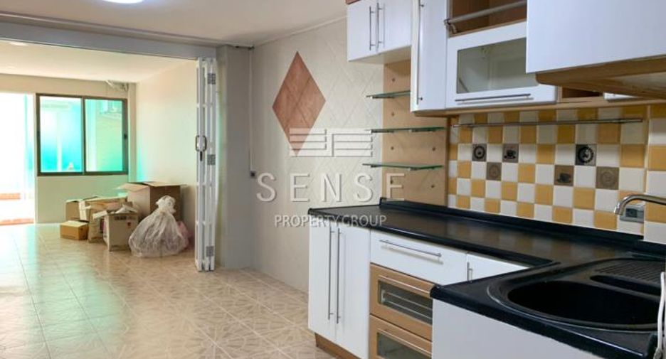 For rent 5 bedrooms house in Khlong Toei, Bangkok