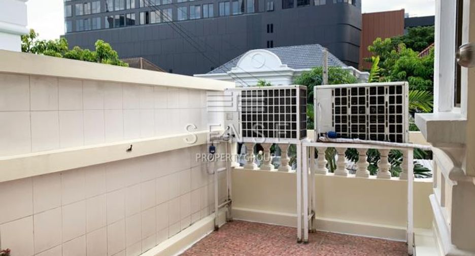 For rent 5 bedrooms house in Khlong Toei, Bangkok