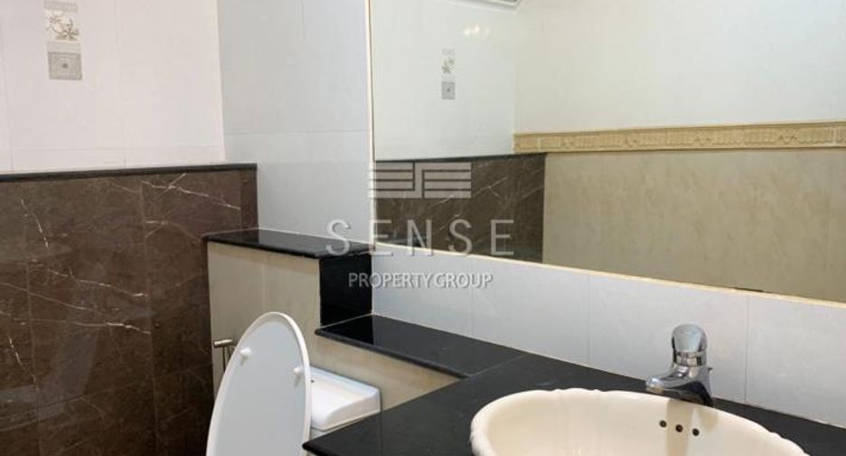 For rent 5 bedrooms house in Khlong Toei, Bangkok