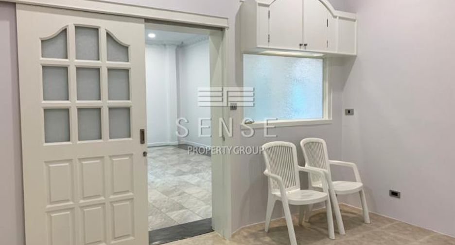 For rent 5 bedrooms house in Khlong Toei, Bangkok