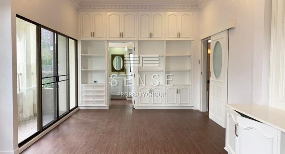 For rent 5 bedrooms house in Khlong Toei, Bangkok