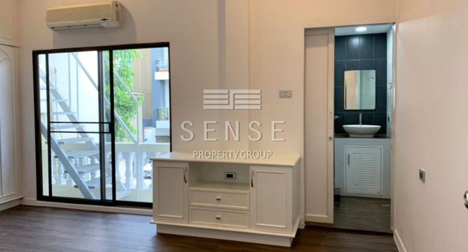 For rent 5 bedrooms house in Khlong Toei, Bangkok
