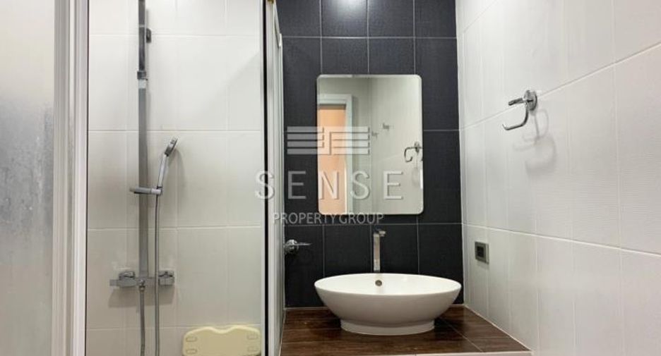 For rent 5 bedrooms house in Khlong Toei, Bangkok