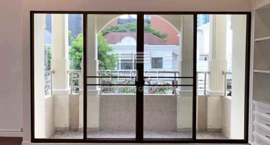 For rent 5 bedrooms house in Khlong Toei, Bangkok