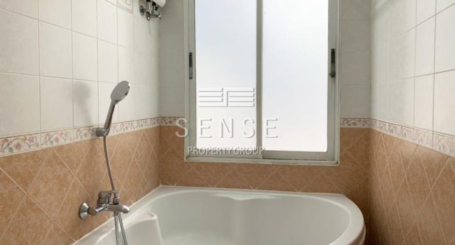 For rent 5 bedrooms house in Khlong Toei, Bangkok