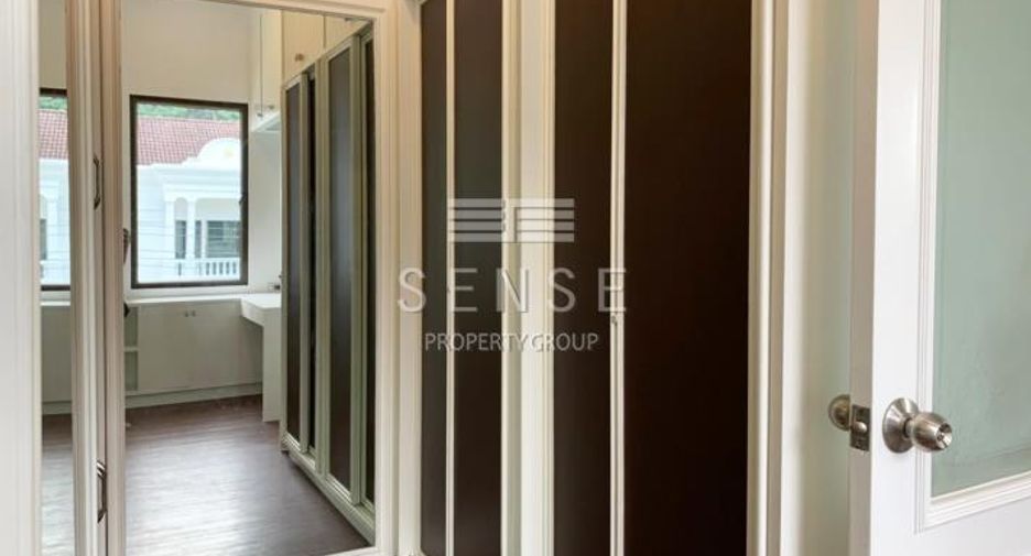 For rent 5 bedrooms house in Khlong Toei, Bangkok