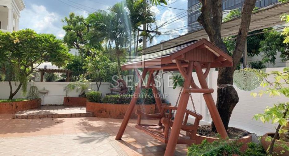 For rent 5 bedrooms house in Khlong Toei, Bangkok