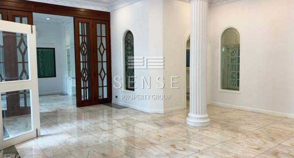 For rent 5 bedrooms house in Khlong Toei, Bangkok