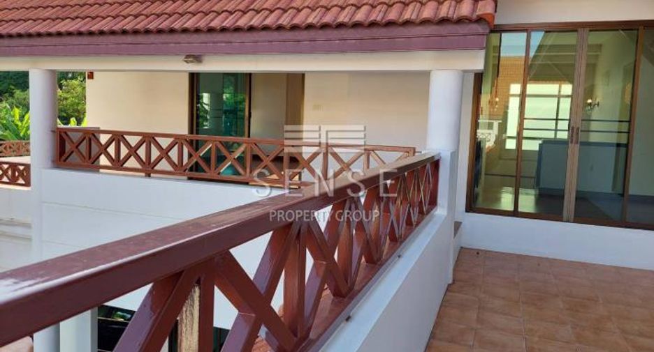 For rent 4 bedrooms house in Watthana, Bangkok