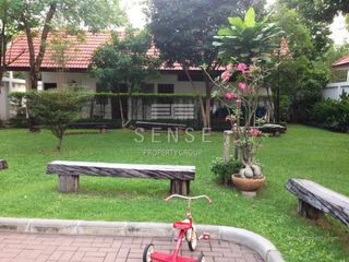 For rent 4 bedrooms house in Watthana, Bangkok