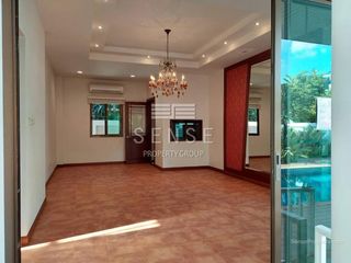 For rent 4 bedrooms house in Watthana, Bangkok