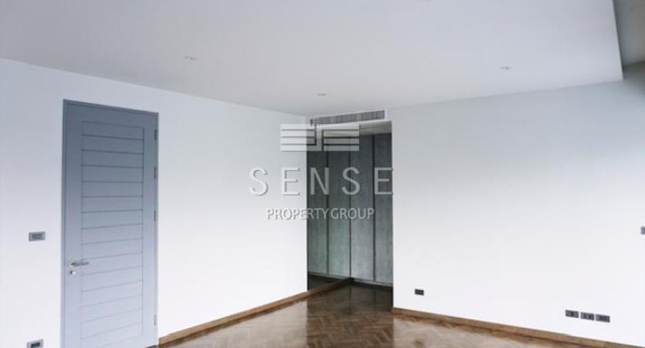 For sale and for rent 4 bedrooms house in Watthana, Bangkok