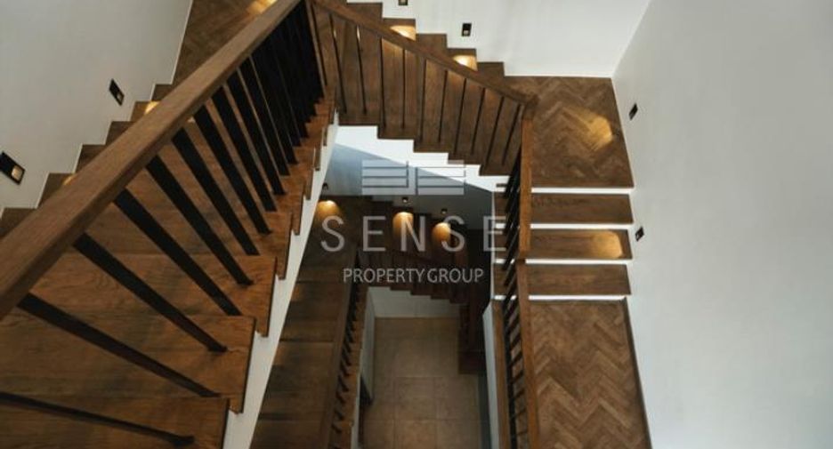 For sale and for rent 4 bedrooms house in Watthana, Bangkok