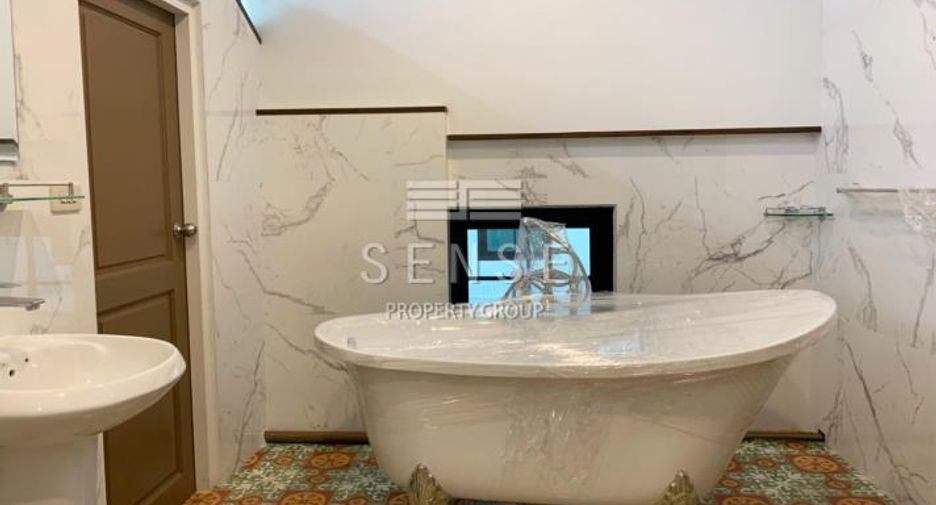 For rent 5 bedrooms house in Khlong Toei, Bangkok
