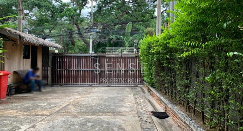For rent 5 bedrooms house in Khlong Toei, Bangkok