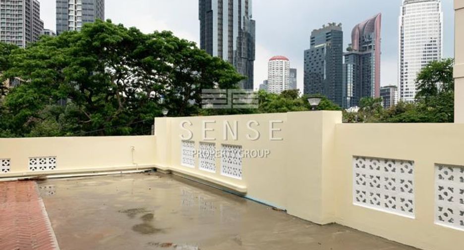 For rent 5 bedrooms house in Khlong Toei, Bangkok