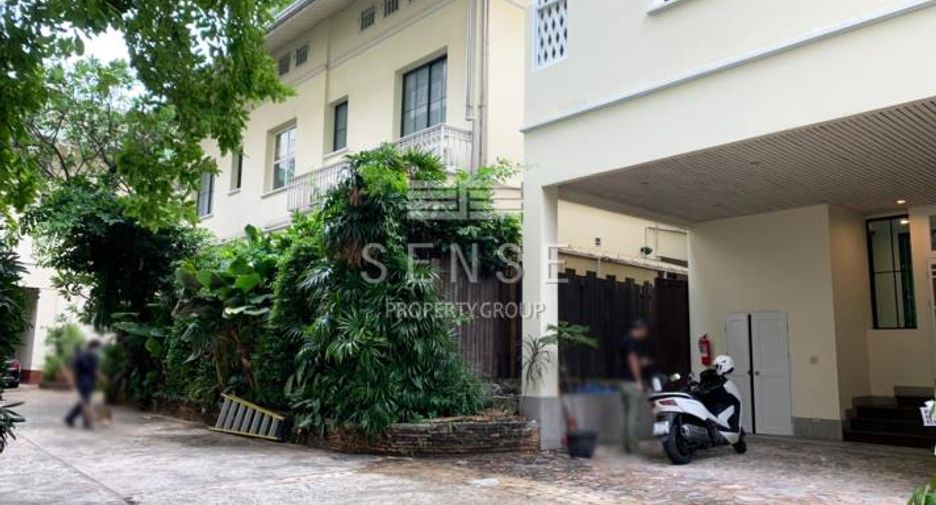 For rent 5 bedrooms house in Khlong Toei, Bangkok
