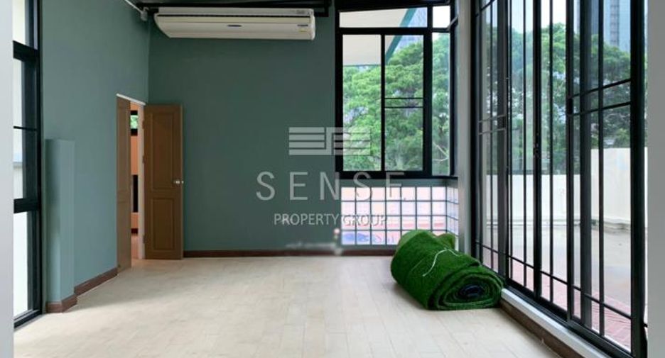 For rent 5 bedrooms house in Khlong Toei, Bangkok