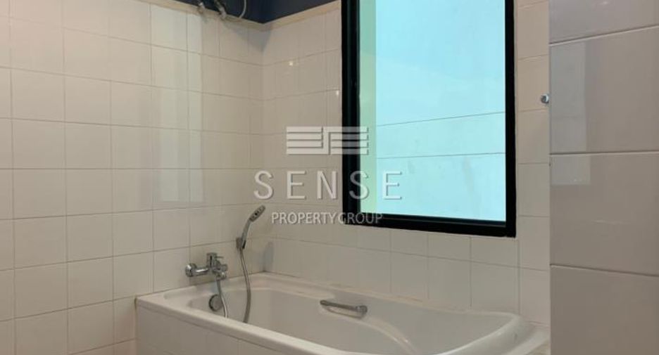 For rent 5 bedrooms house in Khlong Toei, Bangkok