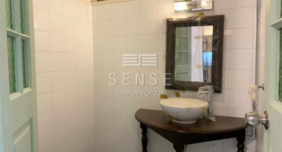 For rent 5 bedrooms house in Khlong Toei, Bangkok