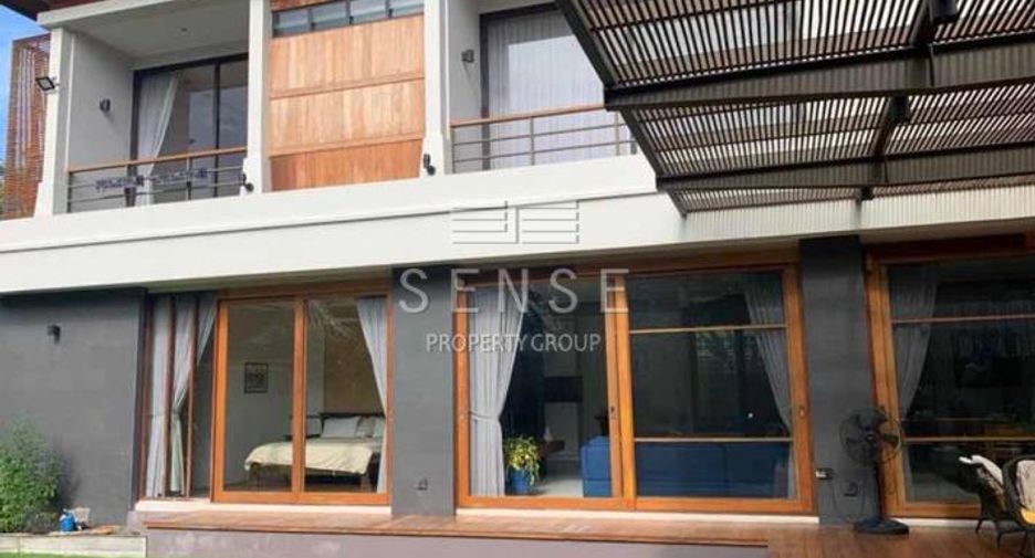 For rent 4 bedrooms house in Khlong Toei, Bangkok