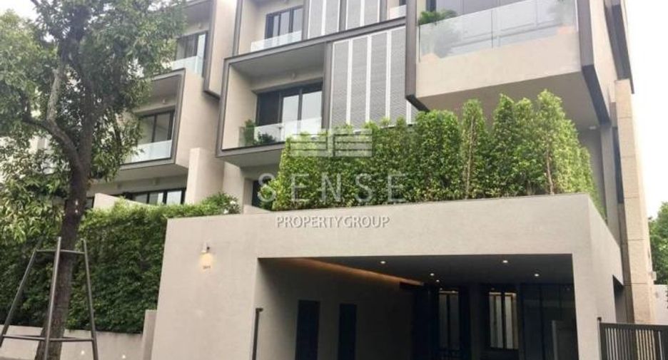 Haus zur Miete mit 4 Zimmer in Khlong Toei, Bangkok