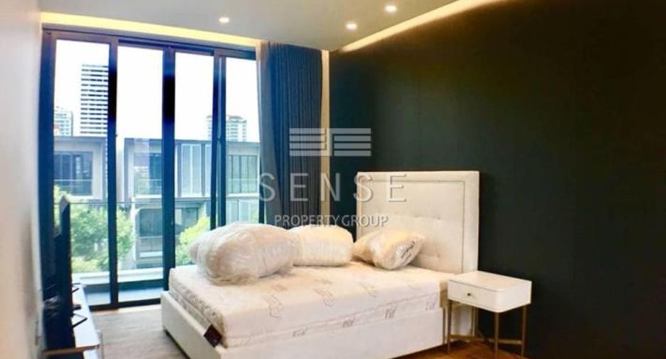 Haus zur Miete mit 4 Zimmer in Khlong Toei, Bangkok