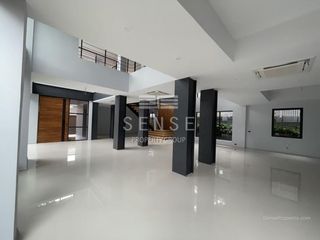 Haus zur Miete mit 5 Zimmer in Watthana, Bangkok